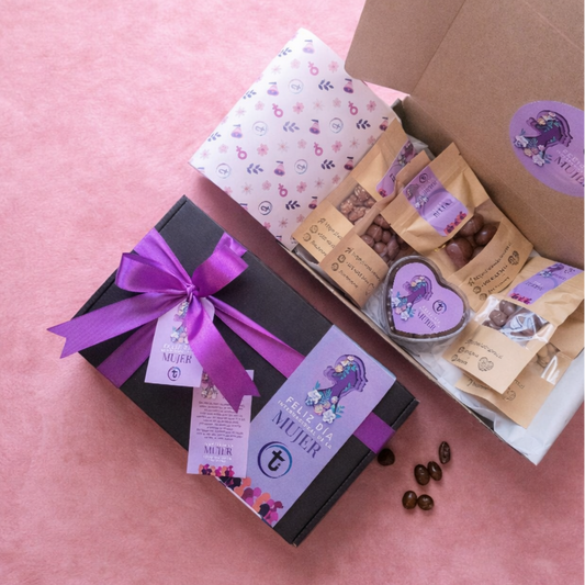 Regalo Día de la Mujer Personalizado - Caja Corazón Chocolates Premium | 8 Marzo Chile (Corp)