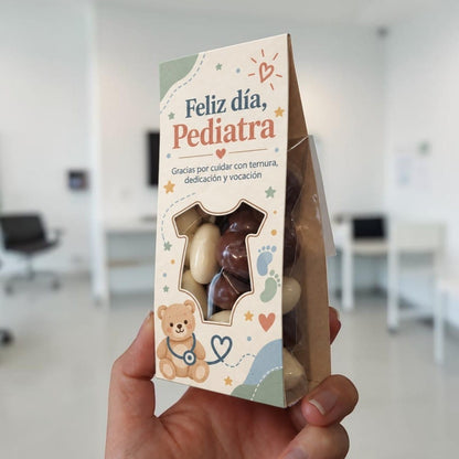 Display Día del Pediatra con Almendras Bañadas en Chocolate
