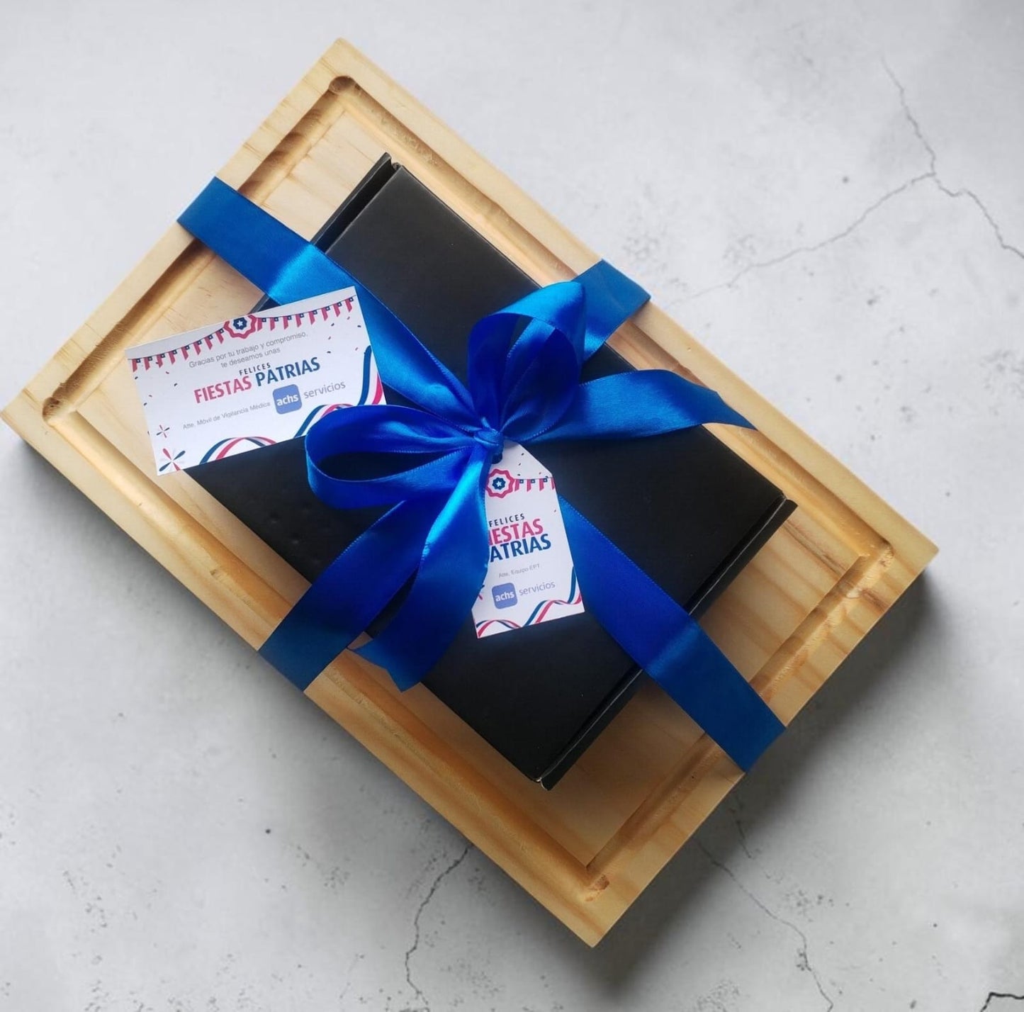 Box Gourmet Fiestas Patrias Reserva | Tabla Grabada, Mix Premium y Chocolate