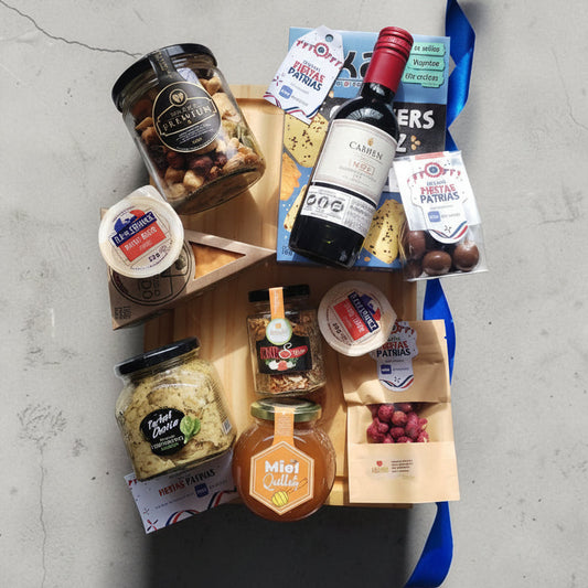 Box Gourmet Fiestas Patrias Gran Tesoro | Tabla Grabada, Miel Gourmet y Vino