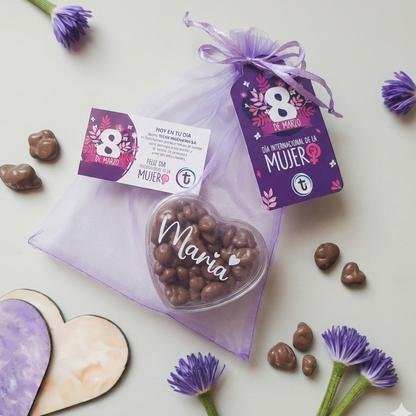 Cajita Corazón Acrílico Personalizada Día de la Mujer - 80gr Cranberries Chocolate | Regalo Corporativo 8 Marzo