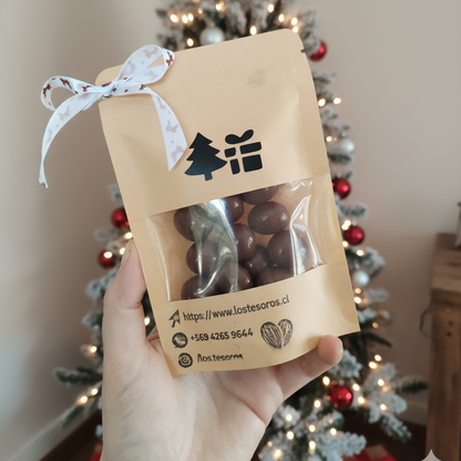Doypack Navideño 50gr - Frutos Secos Bañados en Chocolate de Leche | Regalo Gourmet