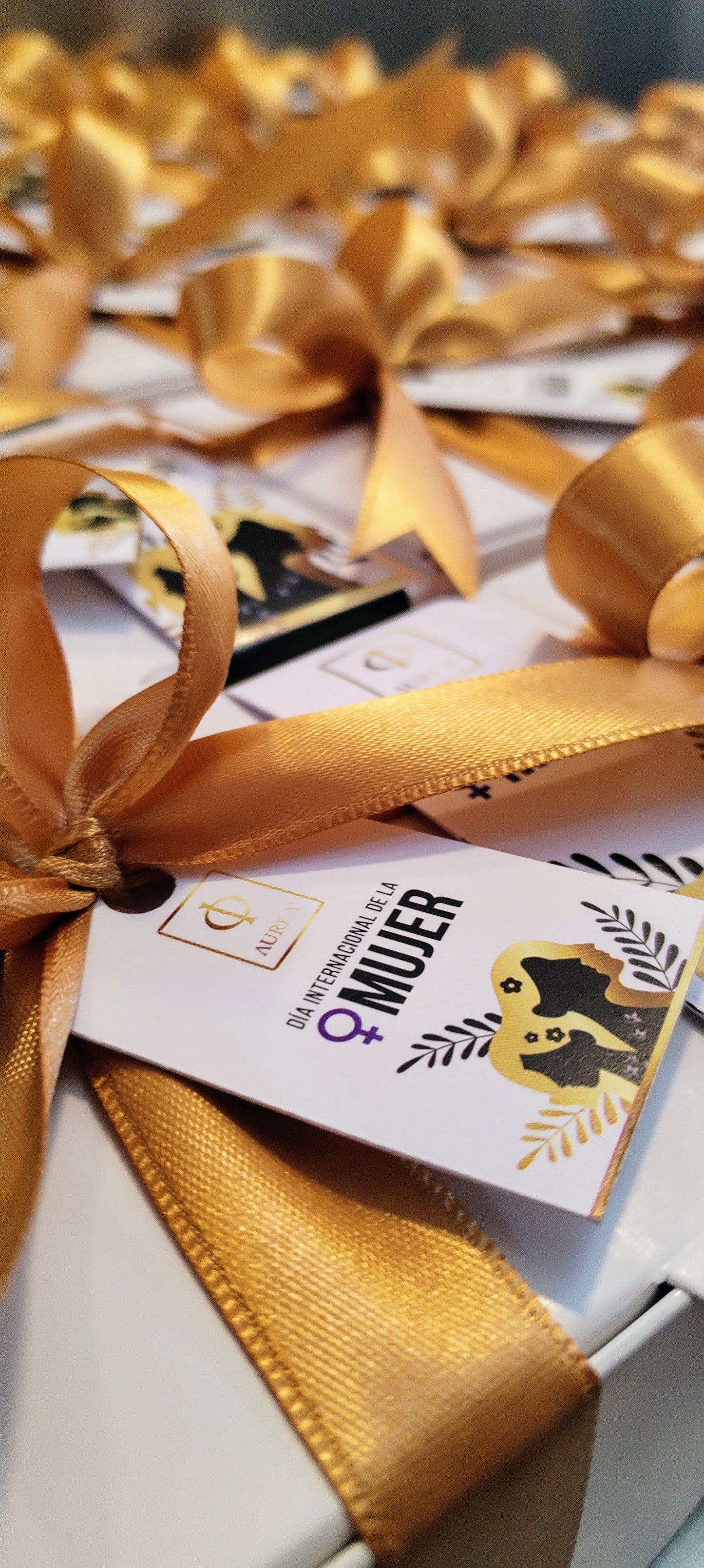 Box Mini Personalizada Día de la Mujer - 100gr Chocolates | Reconocimiento Corporativo 8 Marzo