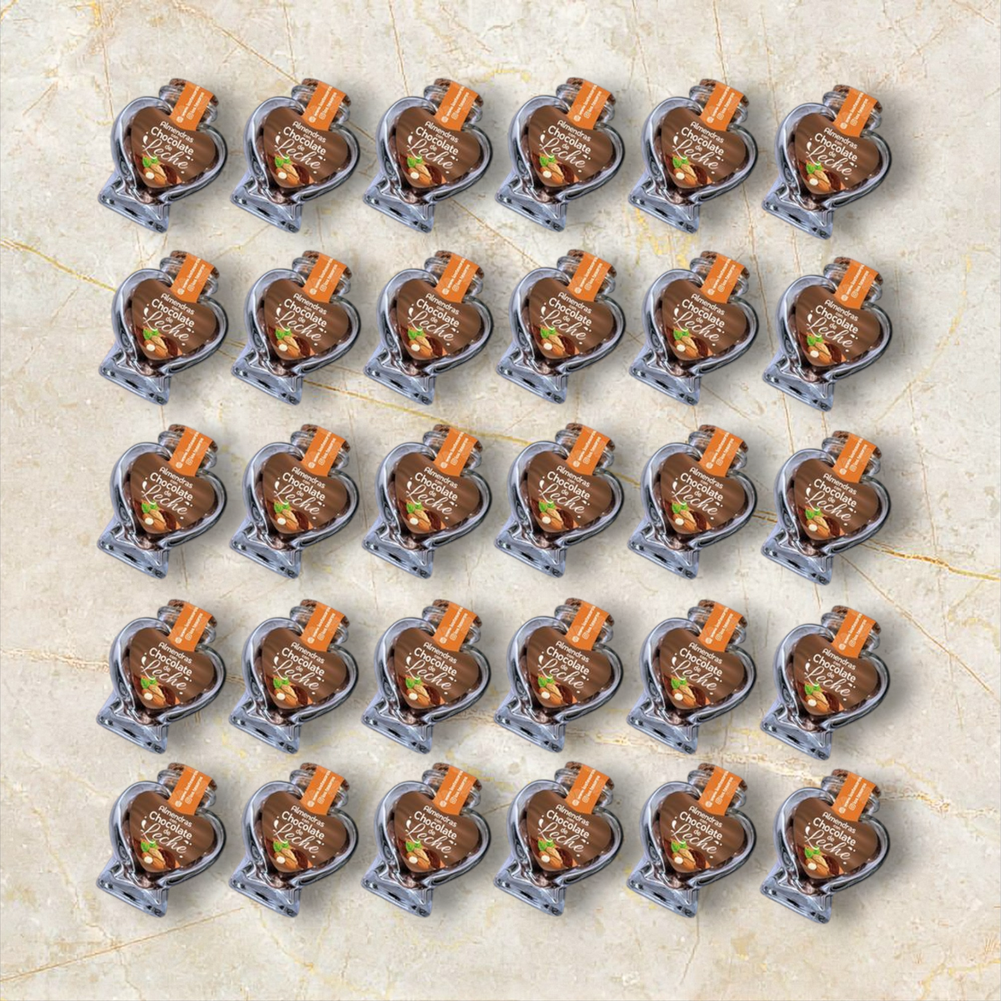 Frasco Corazón con Almendras Bañadas en Chocolate - Recuerdito Personalizable